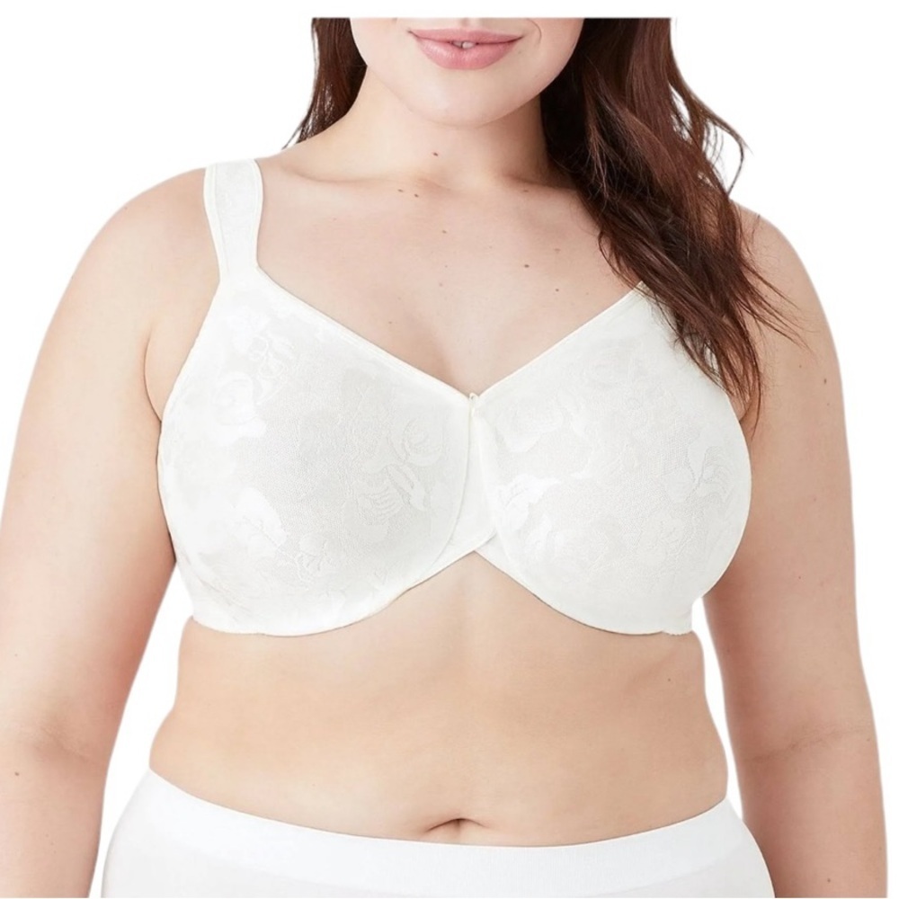 WACOAL white lace underwire bra.  NWT